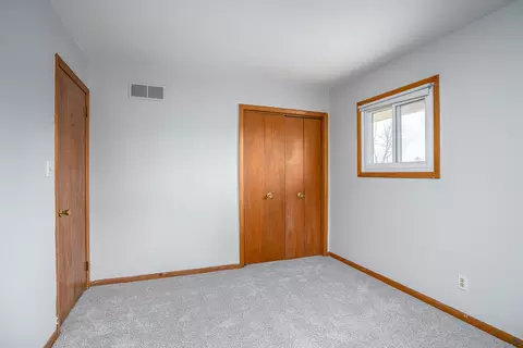 Bedroom - 4905 50th St, Moline, IL 61265 photo 3 of 8