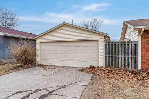 Exterior - 4905 50th St, Moline, IL 61265 photo 3 of 5