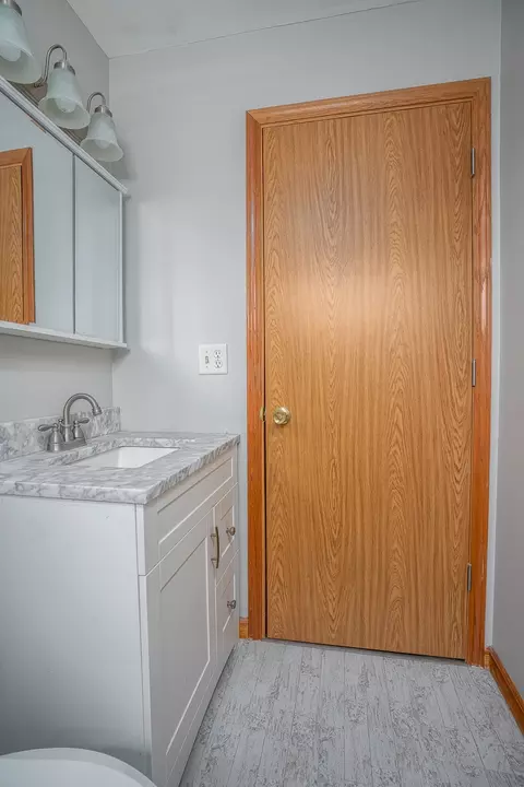Bath - 4905 50th St, Moline, IL 61265 photo 2 of 3