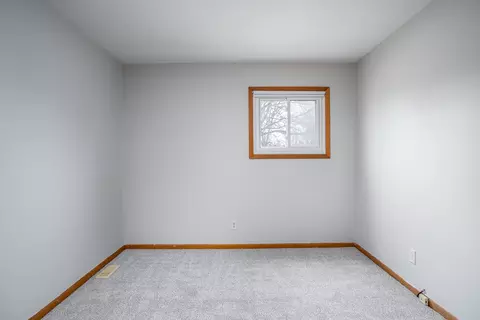 Bedroom - 4905 50th St, Moline, IL 61265 photo 4 of 8