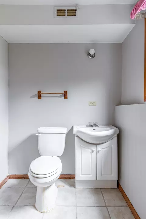 Bath - 4905 50th St, Moline, IL 61265 photo 3 of 3