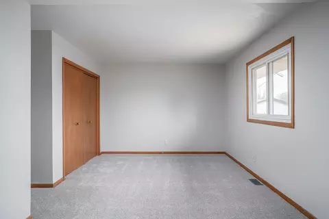 Bedroom - 4905 50th St, Moline, IL 61265 photo 1 of 8
