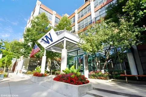 1800 W Roscoe St #520, Chicago, IL 60657
