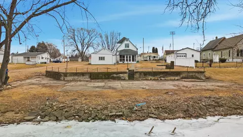 Exterior - 1903 W First St, Dixon, IL 61021 photo 10 of 10