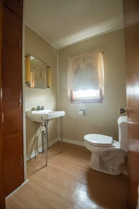 Bath - 1903 W First St, Dixon, IL 61021 photo 2 of 3