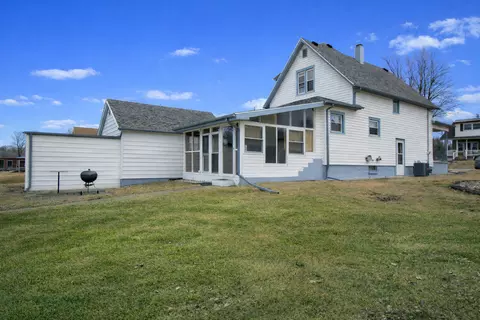Exterior - 1903 W First St, Dixon, IL 61021 photo 9 of 10