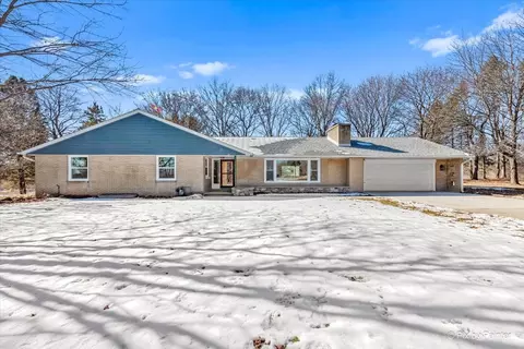 4509 Dean St, Woodstock, IL 60098