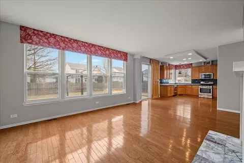 Living - 1635 Rosehall Ln, Elgin, IL 60123 photo 5 of 8