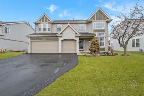 Exterior - 1635 Rosehall Ln, Elgin, IL 60123 photo 2 of 4