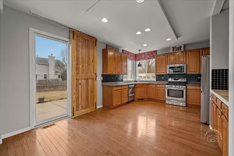 Kitchen - 1635 Rosehall Ln, Elgin, IL 60123 photo 1 of 2