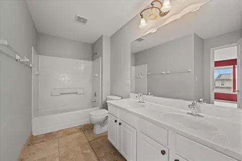 Bath - 1635 Rosehall Ln, Elgin, IL 60123 photo 4 of 4