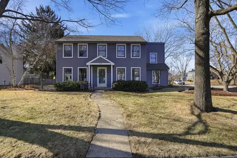 545 Blackhawk Dr, Batavia, IL 60510