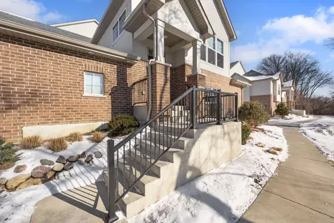 312 Woodmoor Dr, Lombard, IL 60148