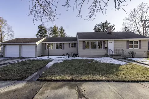 821 12th St, North Chicago, IL 60064