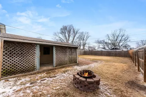 Exterior - 216 5th St E, Milan, IL 61264 photo 5 of 5