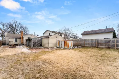Exterior - 216 5th St E, Milan, IL 61264 photo 4 of 5