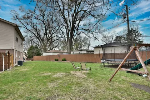 Exterior - 492 Bernice Ct, Wheeling, IL 60090 photo 9 of 10