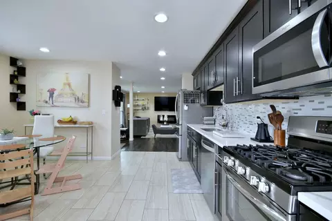 Kitchen - 492 Bernice Ct, Wheeling, IL 60090 photo 5 of 5