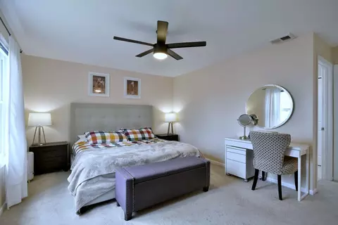 Bedroom - 492 Bernice Ct, Wheeling, IL 60090 photo 2 of 4