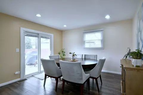 Dining - 492 Bernice Ct, Wheeling, IL 60090 photo 1 of 2