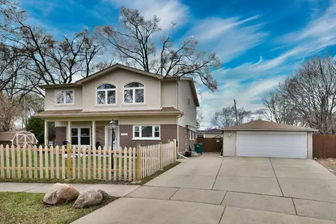 Exterior - 492 Bernice Ct, Wheeling, IL 60090 photo 2 of 10