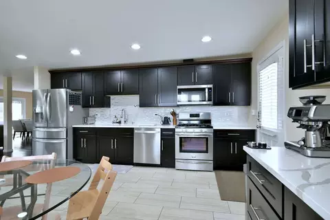 Kitchen - 492 Bernice Ct, Wheeling, IL 60090 photo 3 of 5