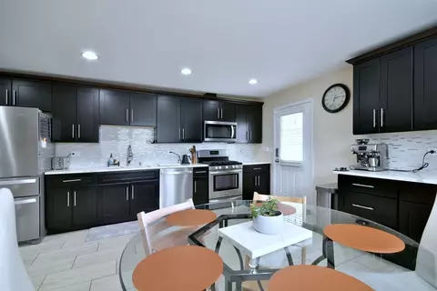Kitchen - 492 Bernice Ct, Wheeling, IL 60090 photo 2 of 5