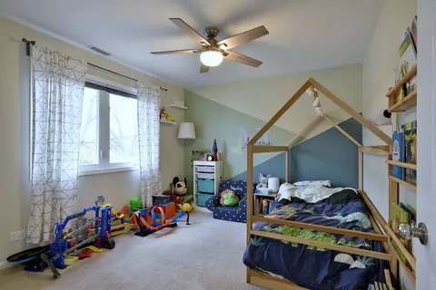 Bedroom - 492 Bernice Ct, Wheeling, IL 60090 photo 4 of 4
