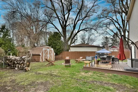 Exterior - 492 Bernice Ct, Wheeling, IL 60090 photo 7 of 10