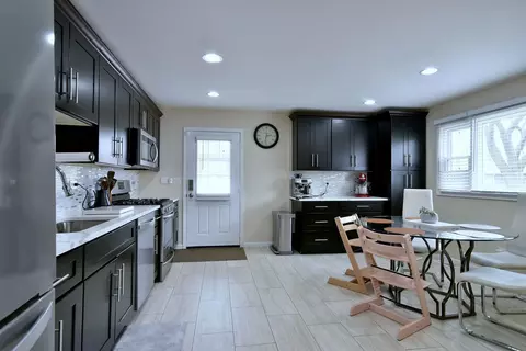 Kitchen - 492 Bernice Ct, Wheeling, IL 60090 photo 1 of 5