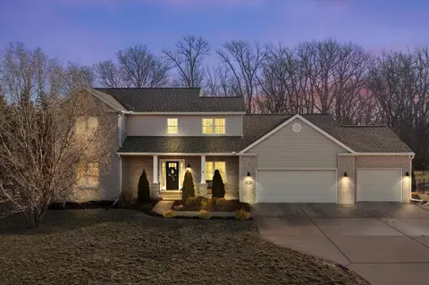 102 Fox Run Dr, Mahomet, IL 61853