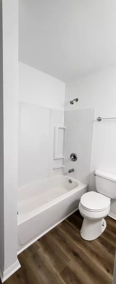 Bath - 1607 E Maple Ter #2D, Lisle, IL 60532 photo 1 of 2
