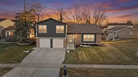 51 W Stevenson Dr, Glendale Heights, IL 60139
