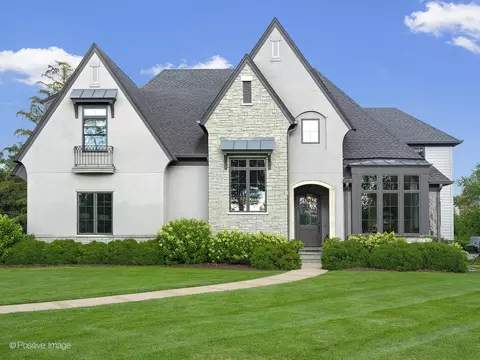 1561 Hawthorne Ln, Wheaton, IL 60189