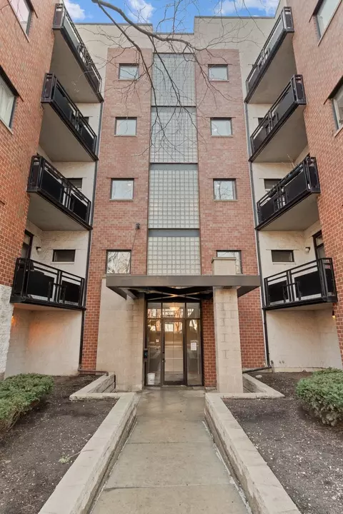 2317 W Wolfram St #513, Chicago, IL 60618