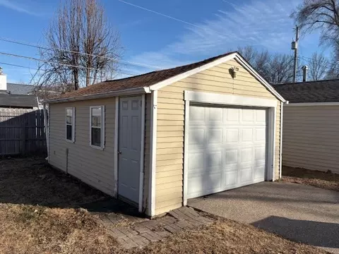 968 40th St, Moline, IL 61265 photo 6