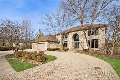 2551 Hybernia Dr, Highland Park, IL 60035
