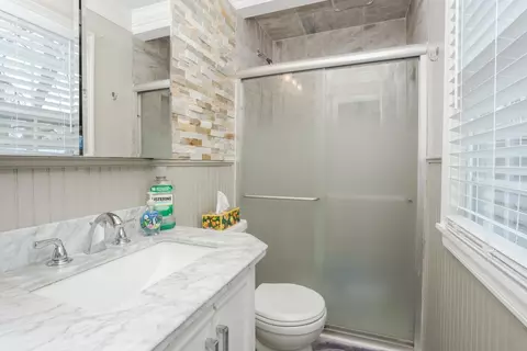 Bath - 1302 E Vernon Ave, Normal, IL 61761 photo 3 of 3