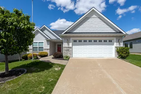 2446 Pheasant Creek Cir, Davenport, IA 52807