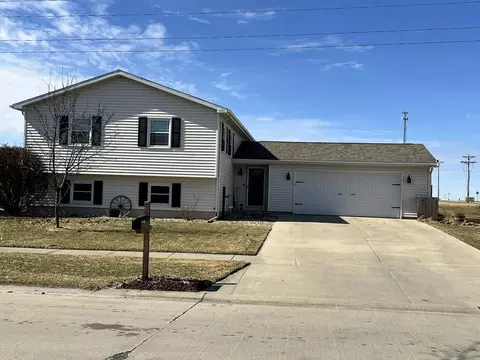 73 Kirkwood Dr, Clinton, IL 61727