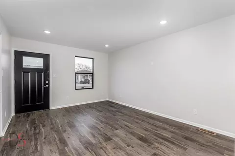 Living - 309 19th Ave, Ottawa, IL 61350 photo 2 of 2