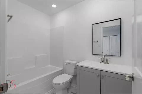 Bath - 309 19th Ave, Ottawa, IL 61350 photo 2 of 2