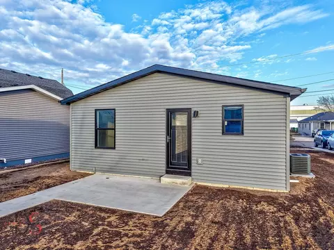 Exterior - 309 19th Ave, Ottawa, IL 61350 photo 3 of 4