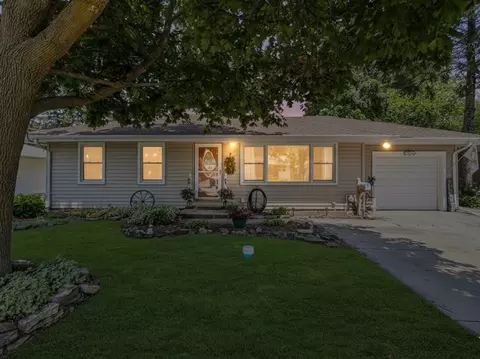544 E 2nd St, Lockport, IL 60441 photo 2