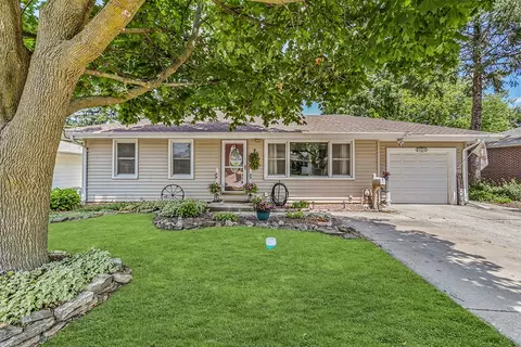 544 E 2nd St, Lockport, IL 60441