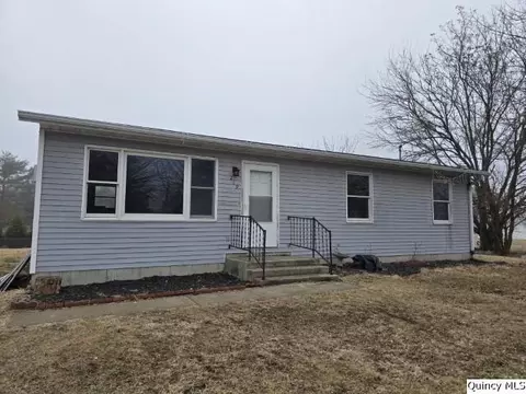 219 S First St, Carthage, IL 62321