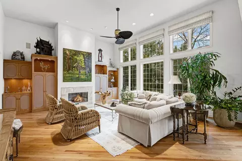 Living - Undisclosed, Northbrook, IL 60062 photo 1 of 3
