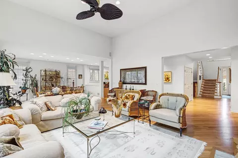 Living - Undisclosed, Northbrook, IL 60062 photo 3 of 3