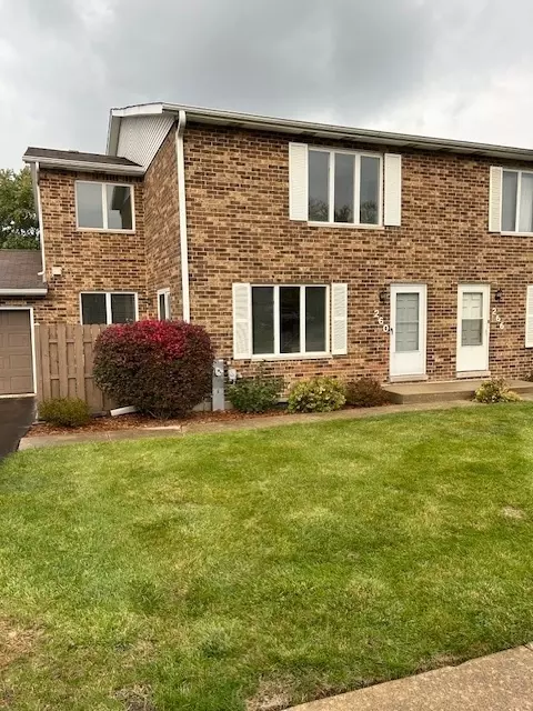 260262 264266 Paddock Cir, Glendale Heights, IL 60139