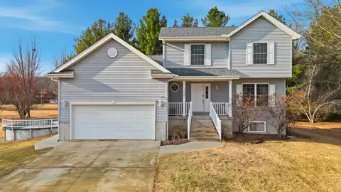 1645 Sir Lawrence Ln, Dixon, IL 61021